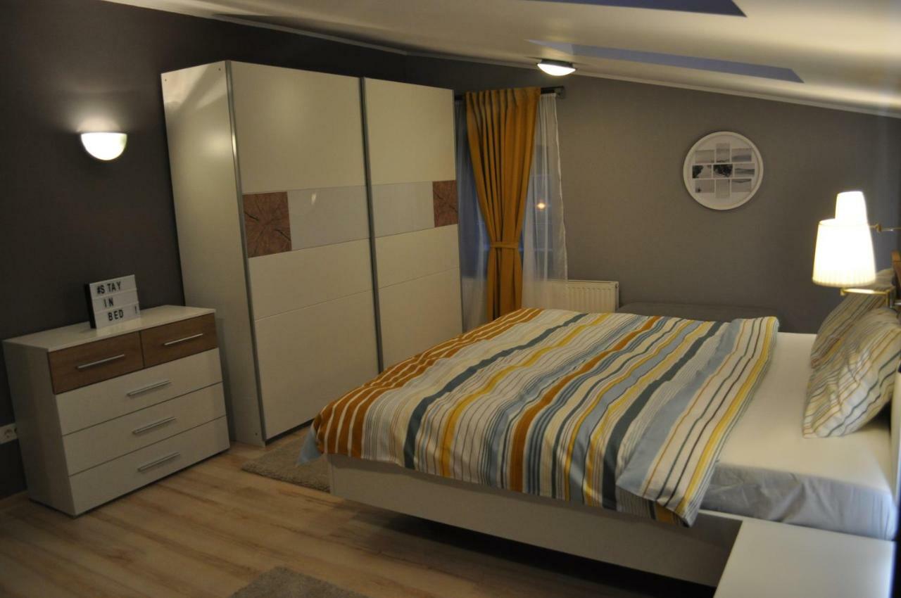 Sleep & Fly Apartment Отопени Экстерьер фото