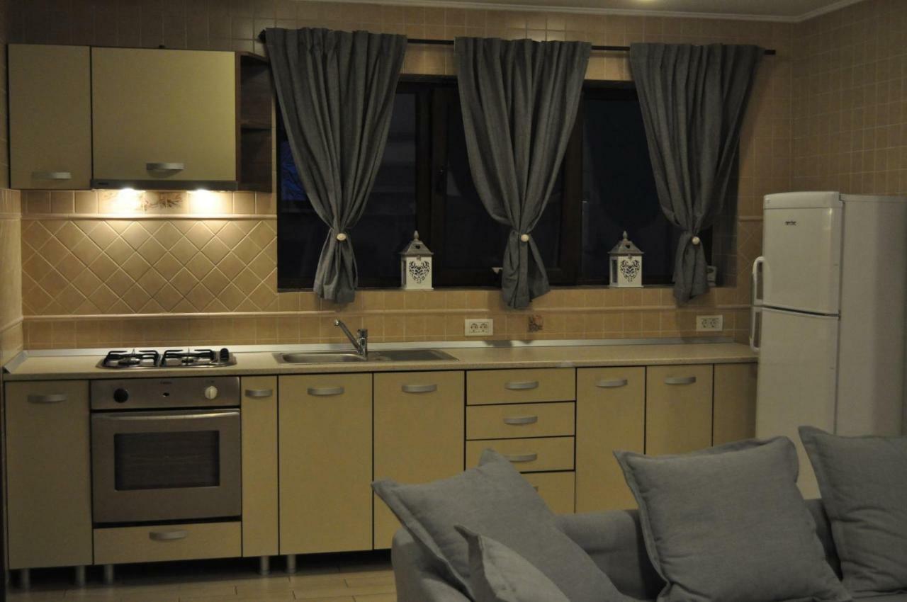 Sleep & Fly Apartment Отопени Экстерьер фото