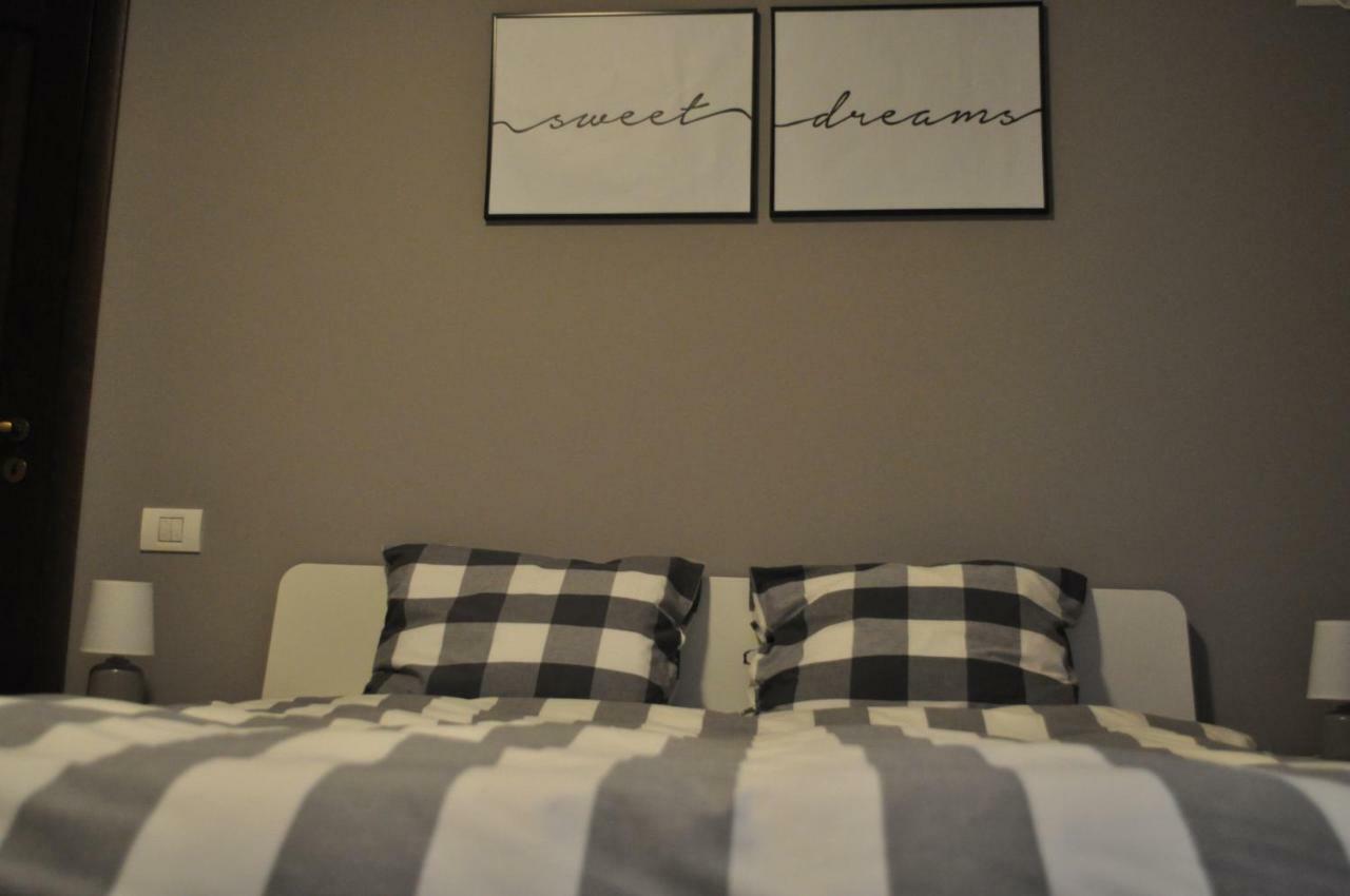 Sleep & Fly Apartment Отопени Экстерьер фото